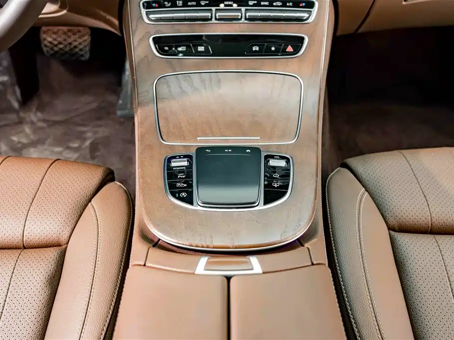 Mercedes-Benz E-Class 2022 — фото 14