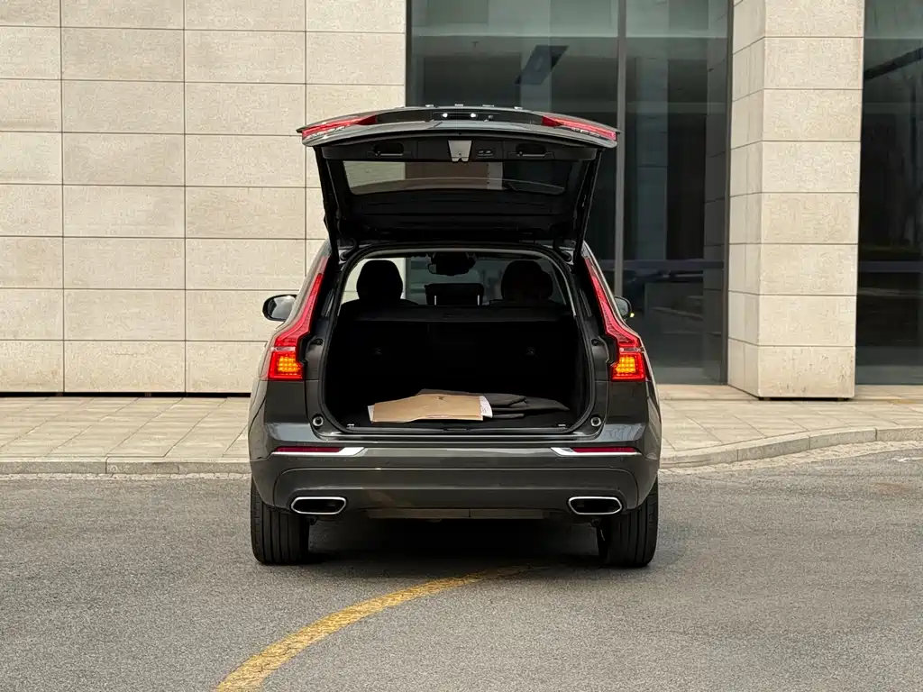 Volvo XC60 2020 — фото 17
