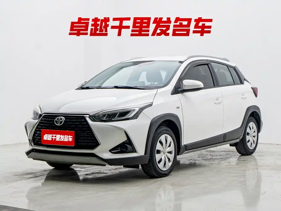 Toyota Yaris L 2022 — фото 1