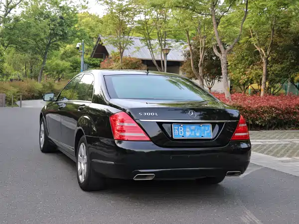 Mercedes-Benz S-Class 2012