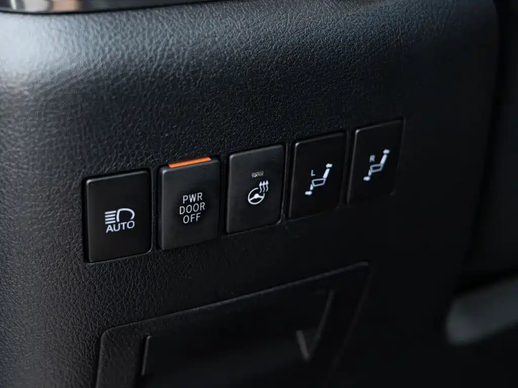 Toyota Alphard 2021 — фото 16