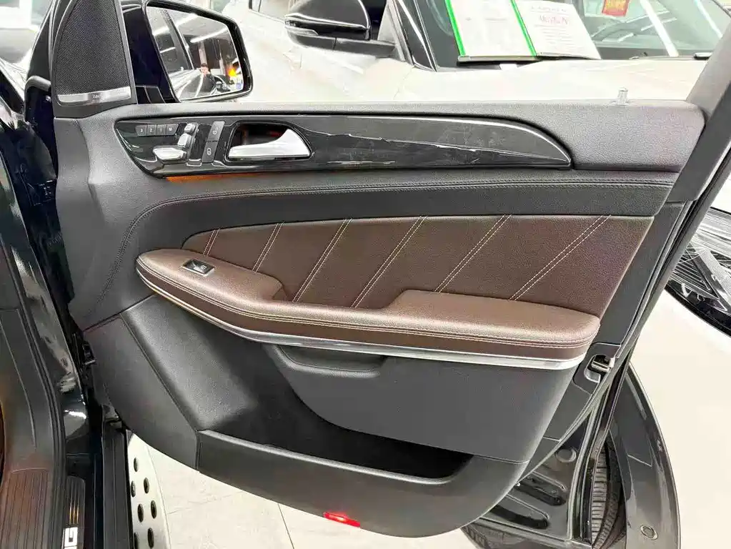 Mercedes-Benz GLS AMG 2017 — фото 13