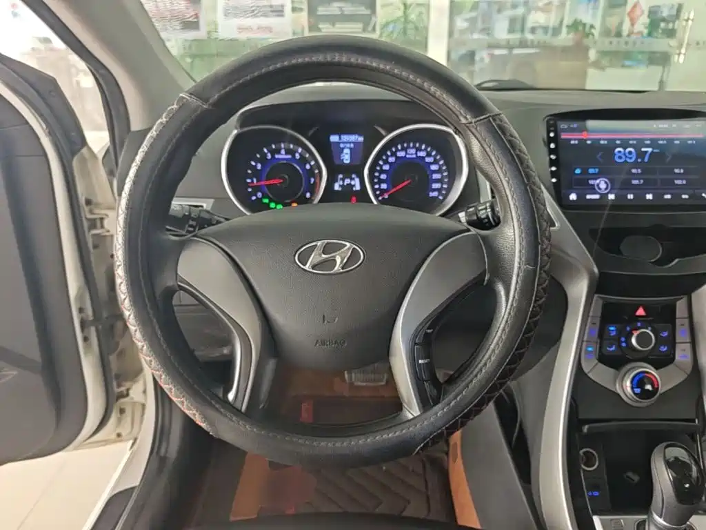 Hyundai Elantra Langdong 2015 — фото 11