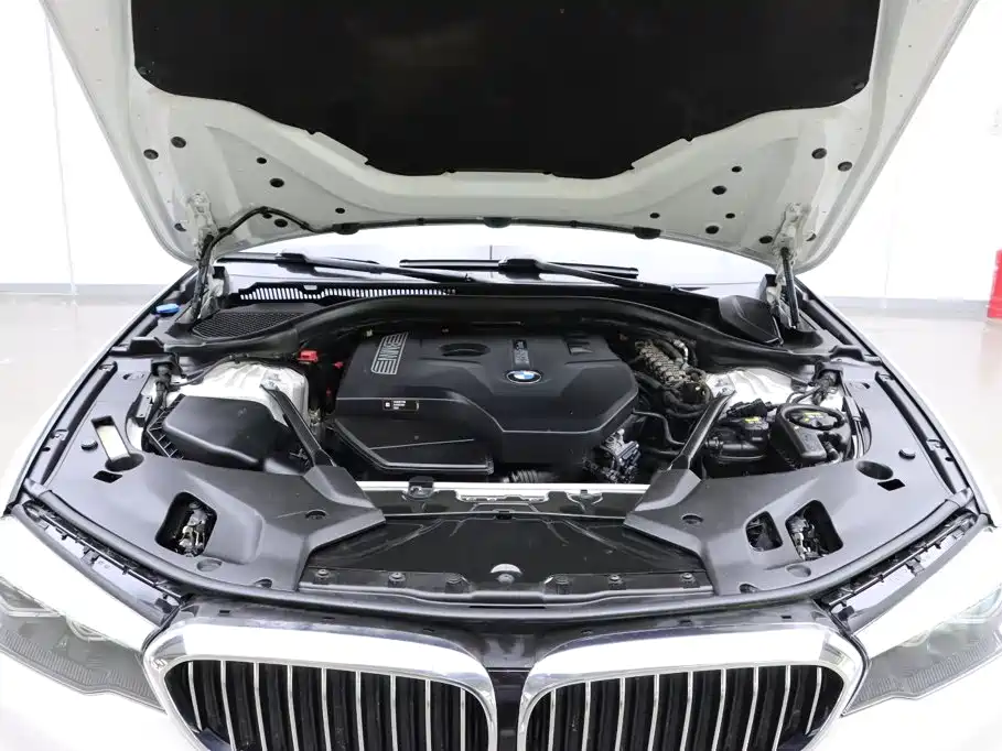 BMW 5 Series 2017 — фото 31