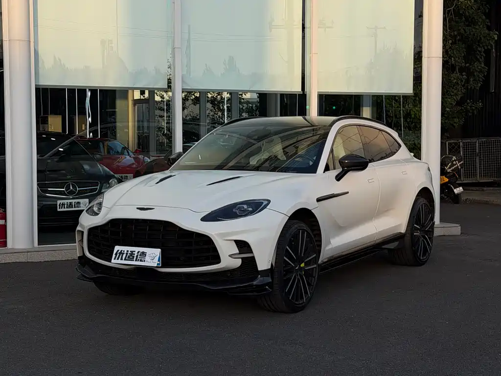 Aston Martin DBX 2022