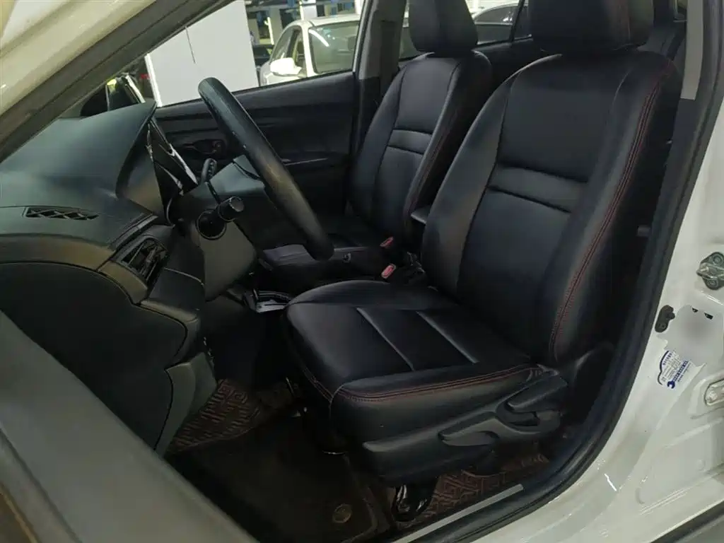 Toyota Yaris L 2021 — фото 15