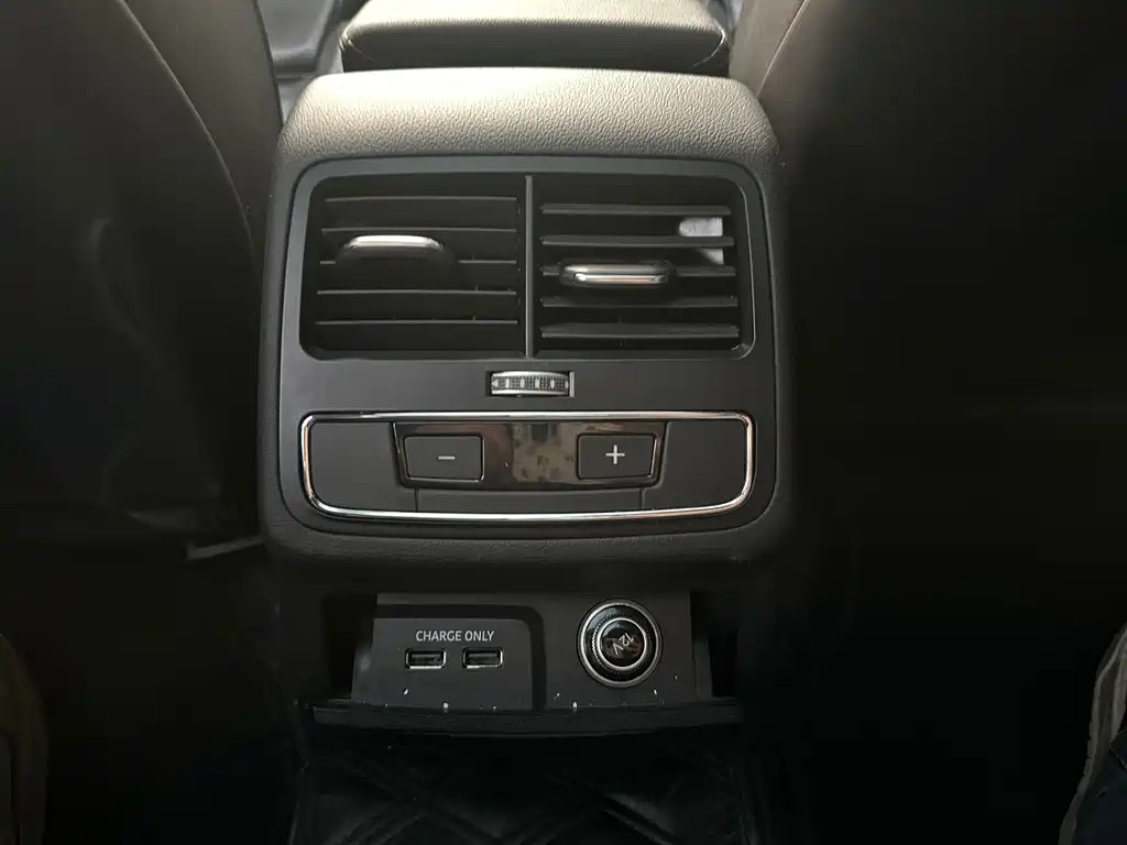 Audi A4L 2023 — фото 27