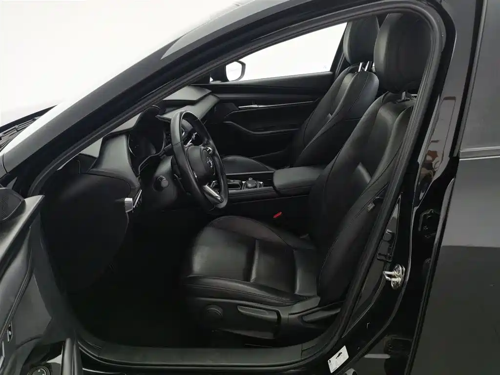 Mazda 3 Axela 2021 — фото 10