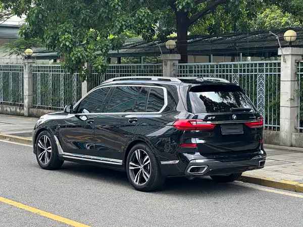 BMW X7 2022