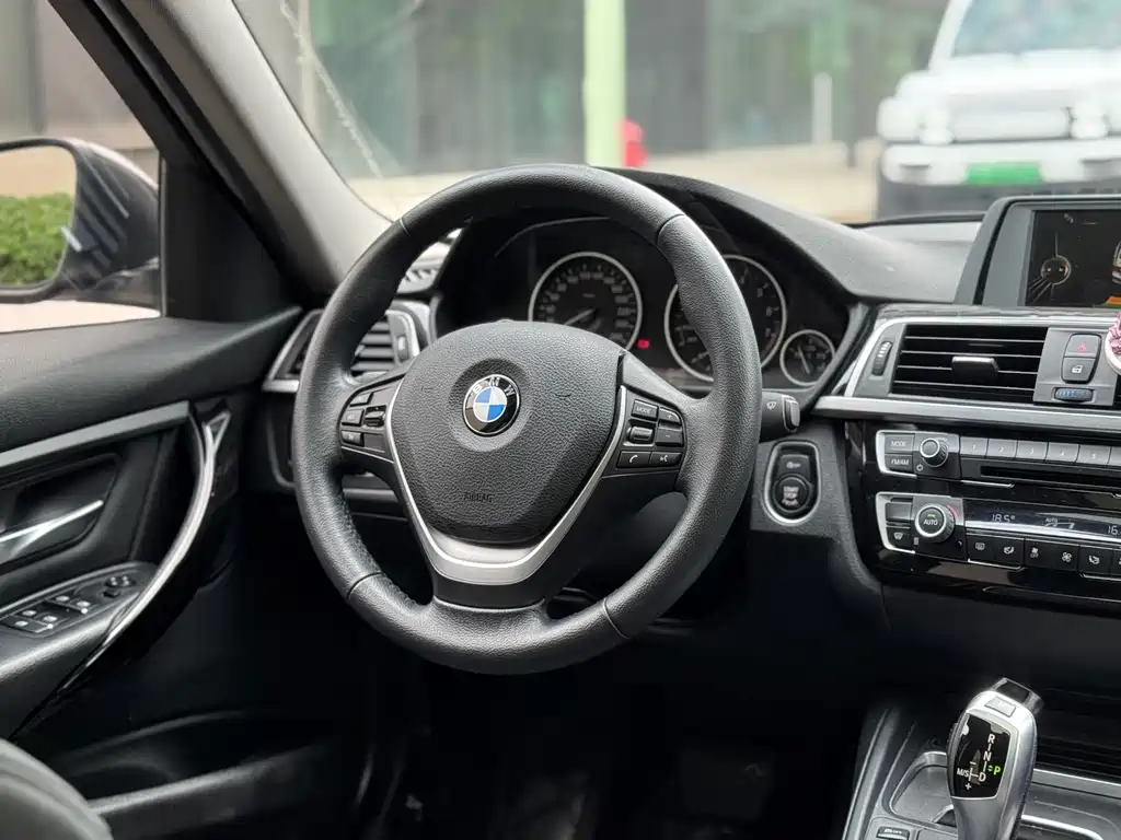 BMW 3 Series 2016 — фото 19