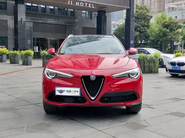 Alfa Romeo Stelvio 2017