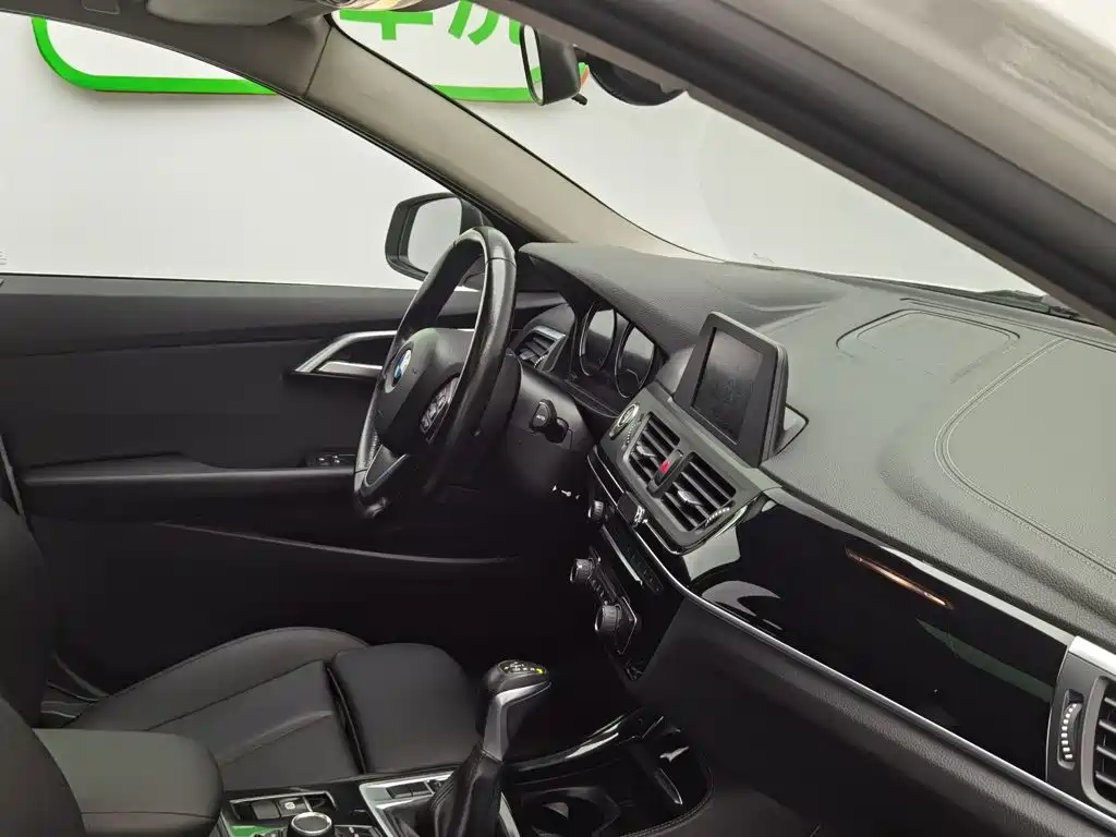 BMW 1 Series 2019 — фото 22