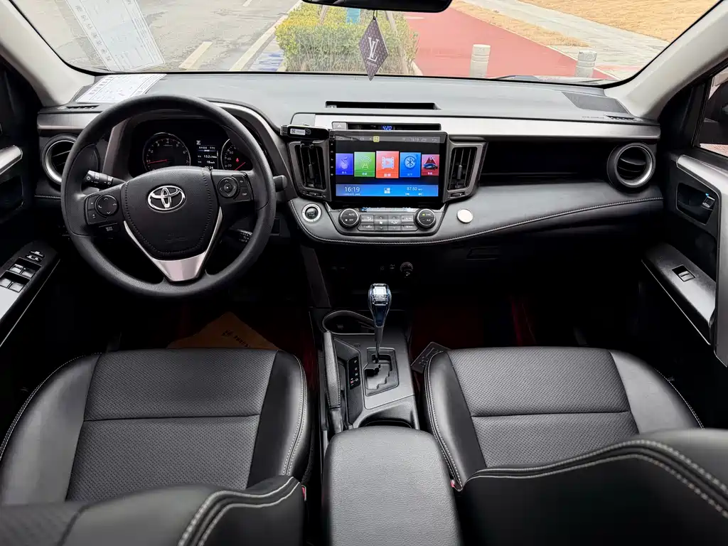 Toyota RAV4 2019 — фото 9