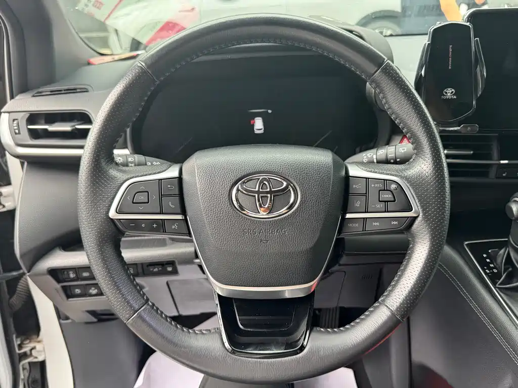 Toyota Sienna 2023
