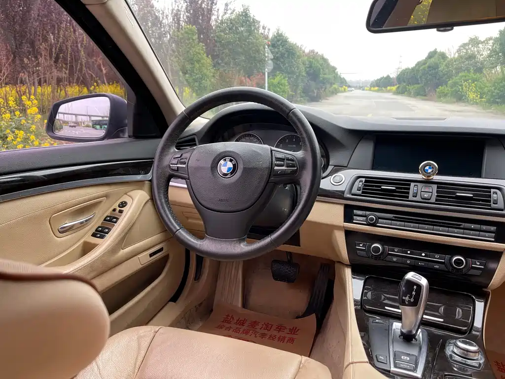 BMW 5 Series 2011 — фото 15