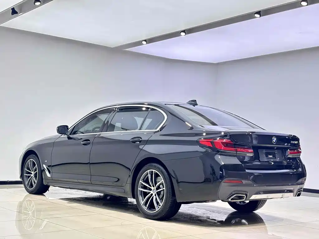 BMW 5 Series 2023 — фото 10