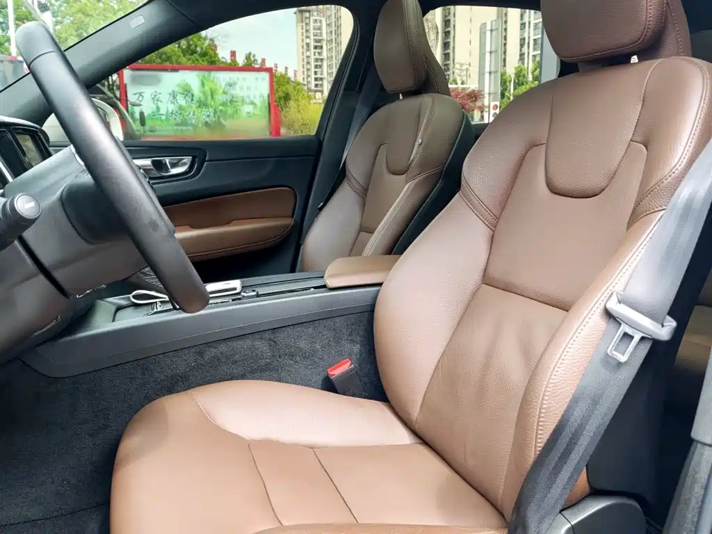 Volvo XC60 2024 — фото 14