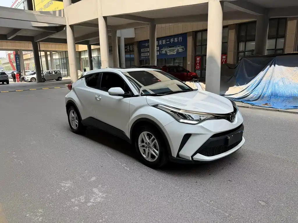 Toyota C-HR 2023 — фото 3