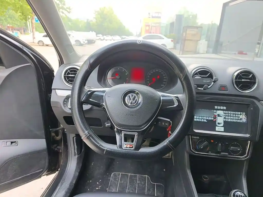 Volkswagen Jetta 2017 — фото 11