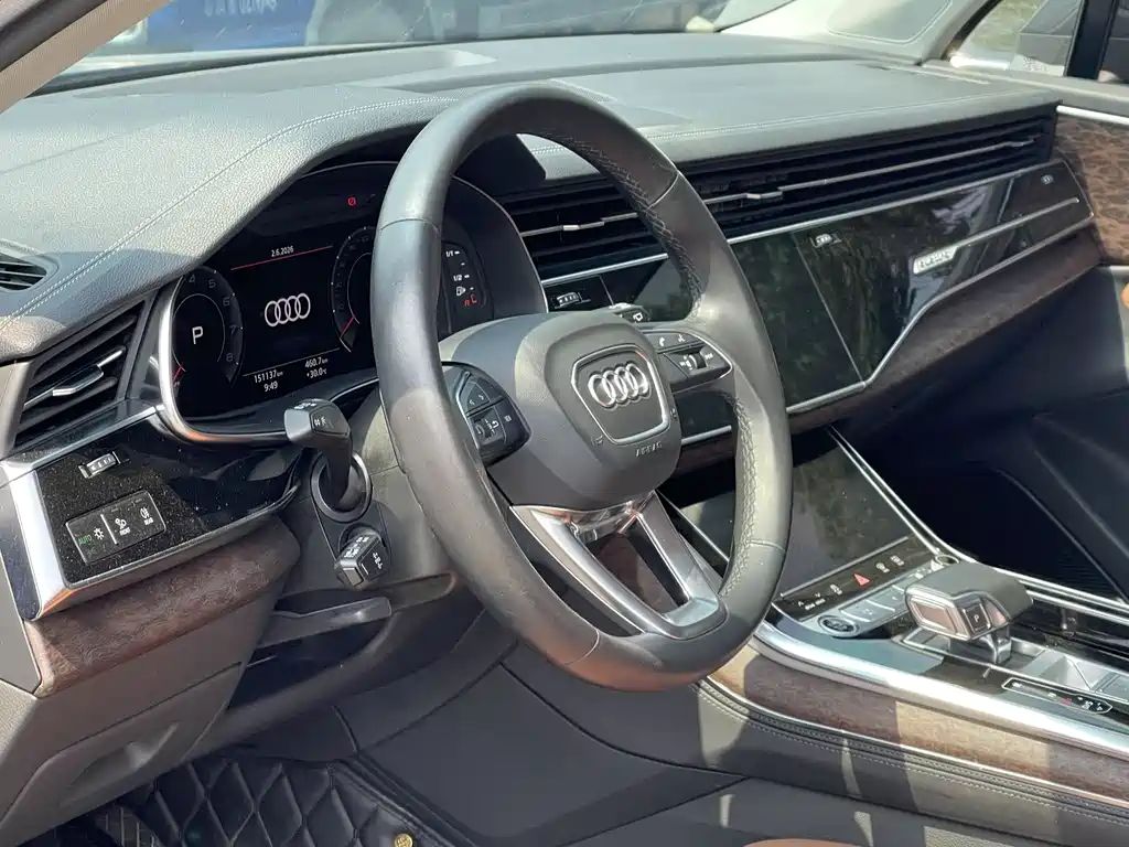 Audi Q7 2023 — фото 8
