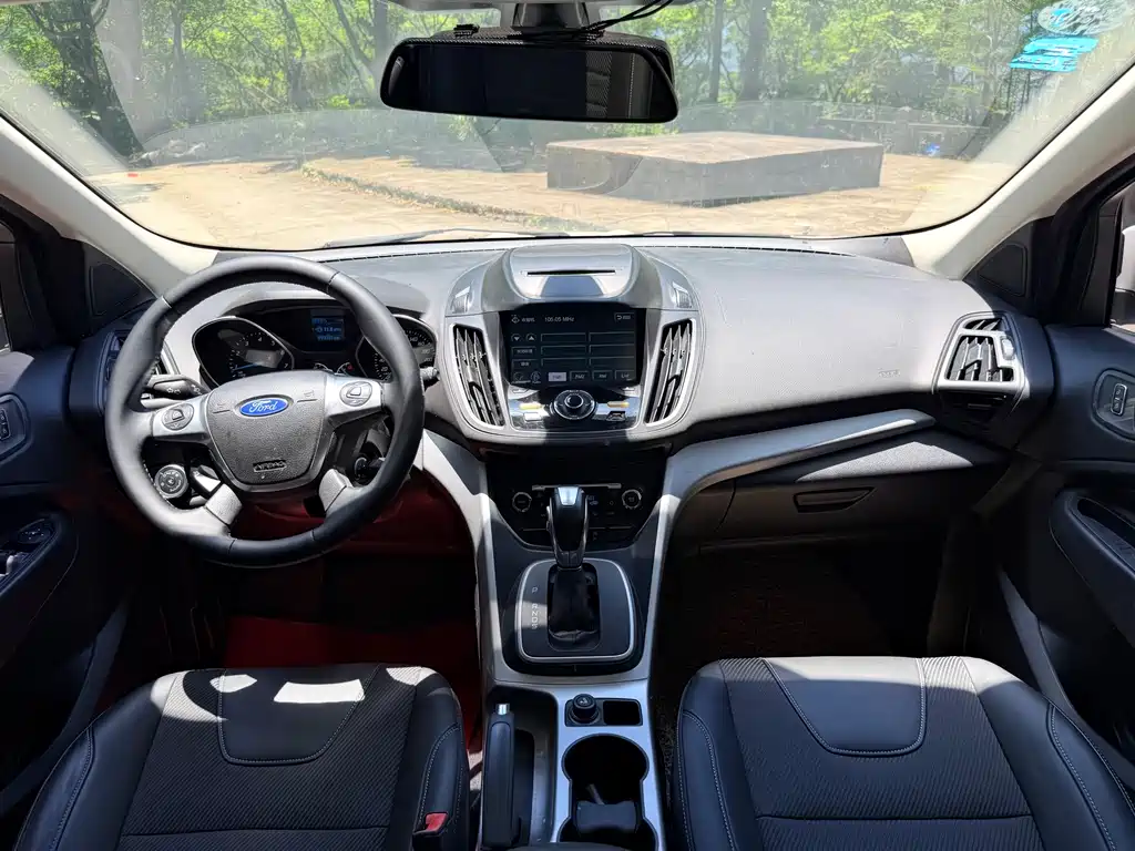 Ford Kuga 2015 — фото 15