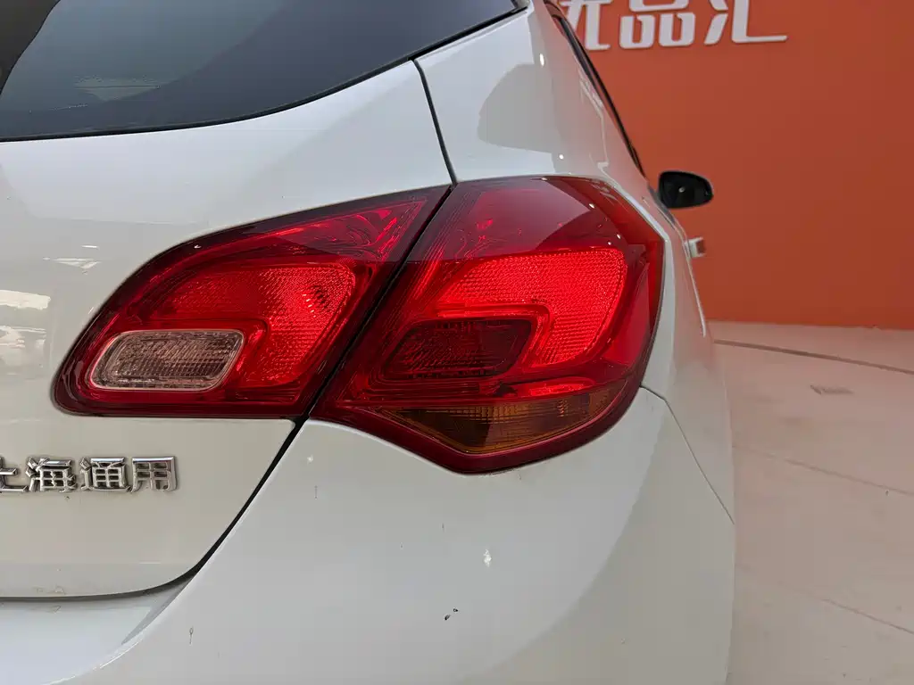 Buick Excelle 2014 — фото 12