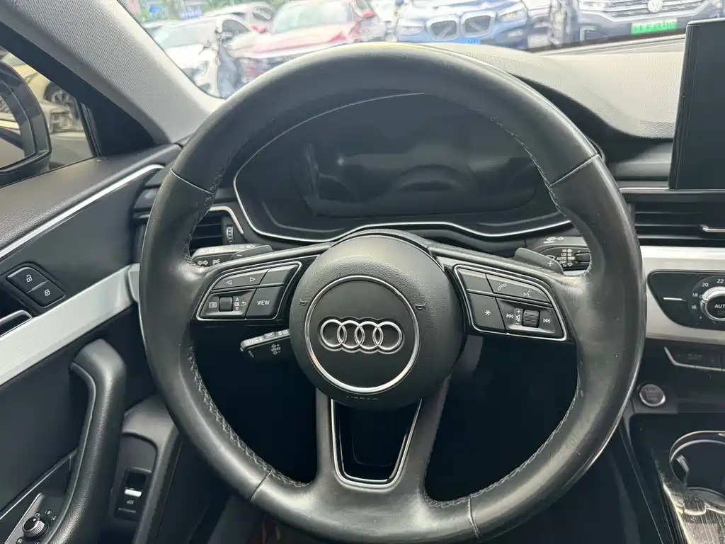 Audi A4L 2022 — фото 13