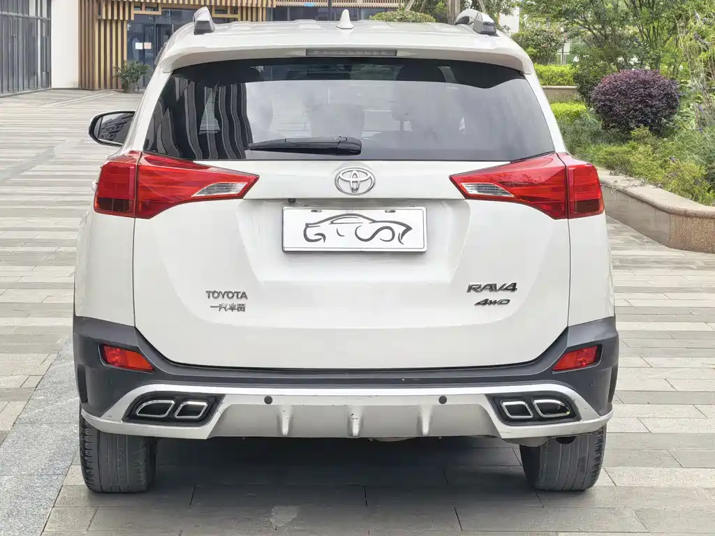 Toyota RAV4 2016 — фото 5