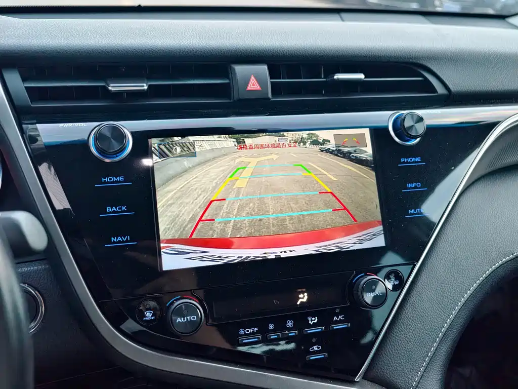 Toyota Camry 2019 — фото 26