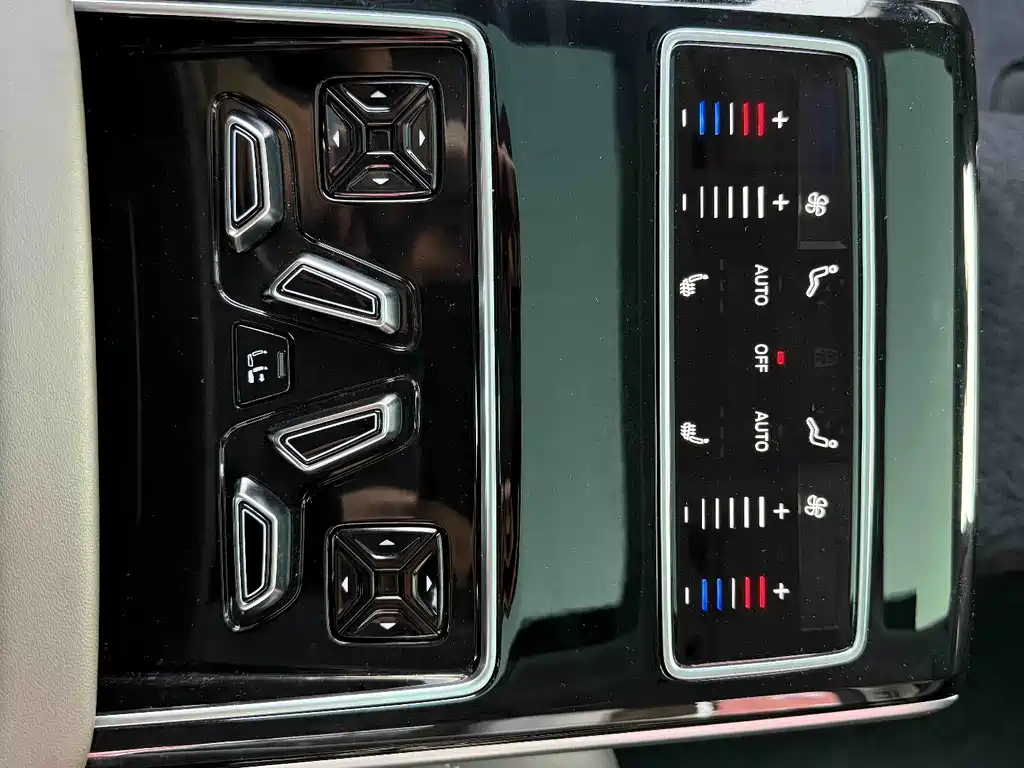 Audi A8 2021 — фото 17
