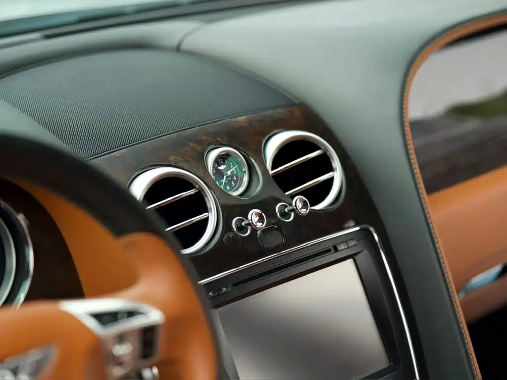 Bentley Flying Spur 2014 — фото 23