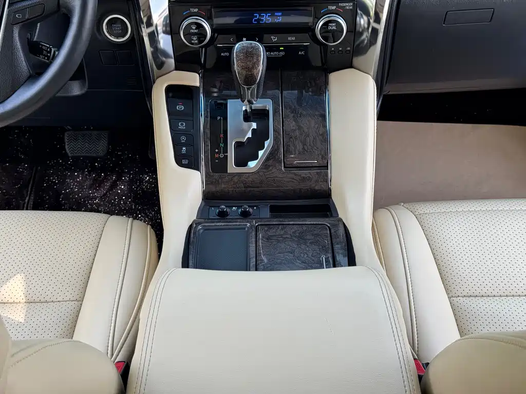 Toyota Alphard 2019 — фото 17
