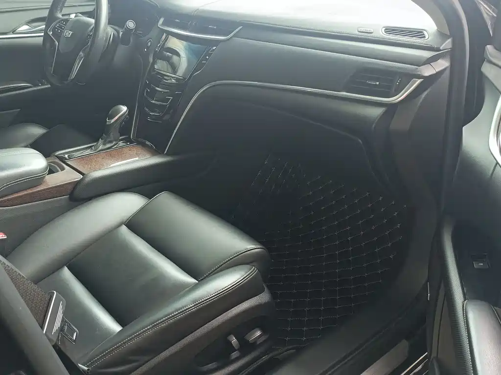 Cadillac XTS 2018 — фото 11