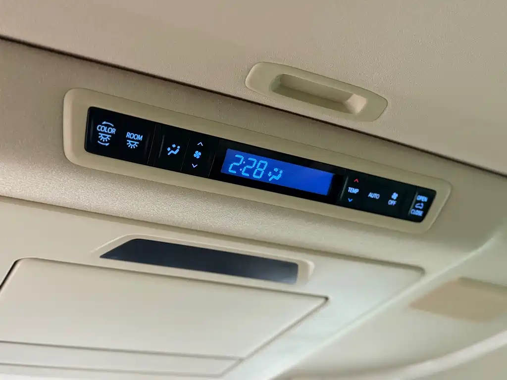 Toyota Alphard 2020 — фото 15