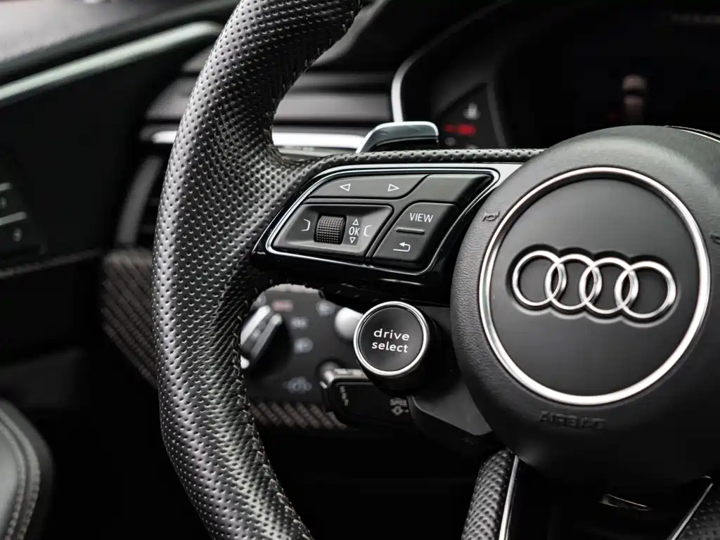 Audi RS 4 2019 — фото 9