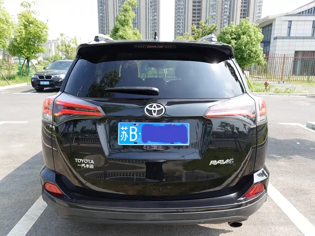 Toyota RAV4 2019 — фото 4
