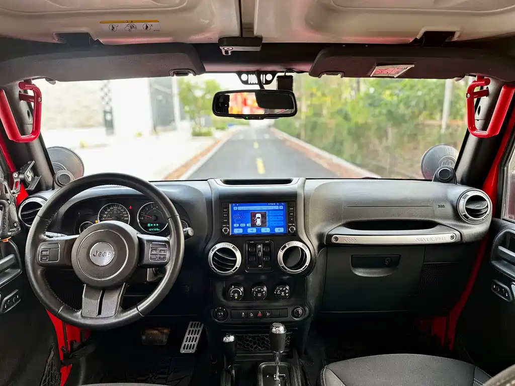 Jeep Wrangler 2015 — фото 15