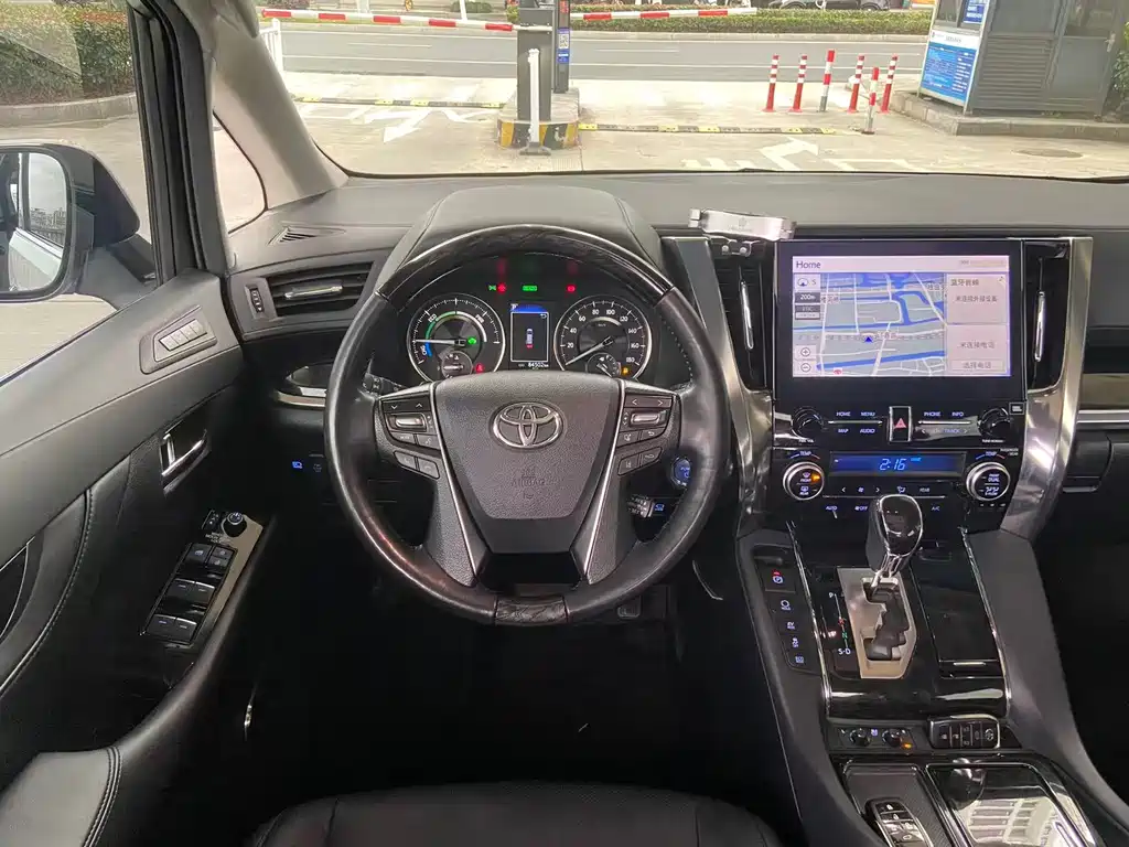 Toyota Vellfire 2022 — фото 10