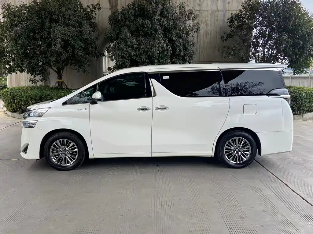 Toyota Vellfire 2022 — фото 7