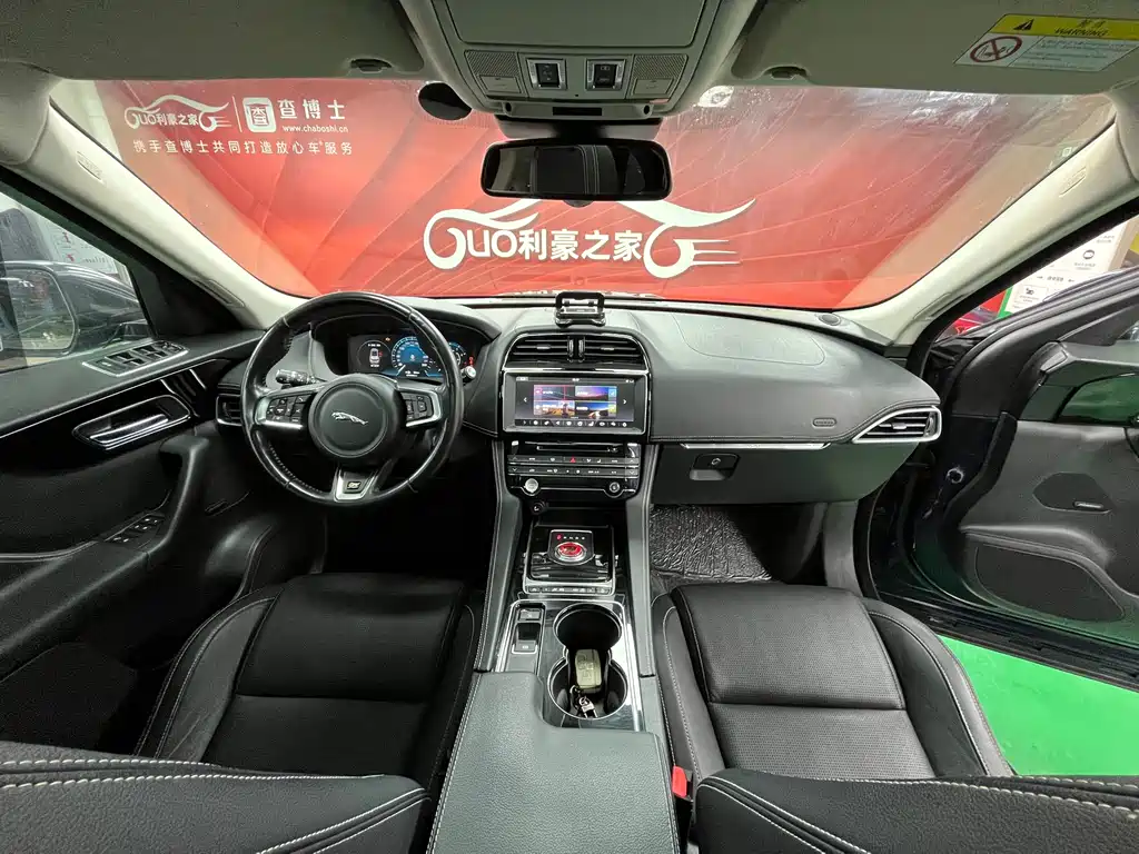 Jaguar F-PACE 2017 — фото 23