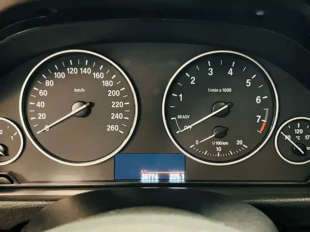 BMW 3 Series 2015 — фото 16