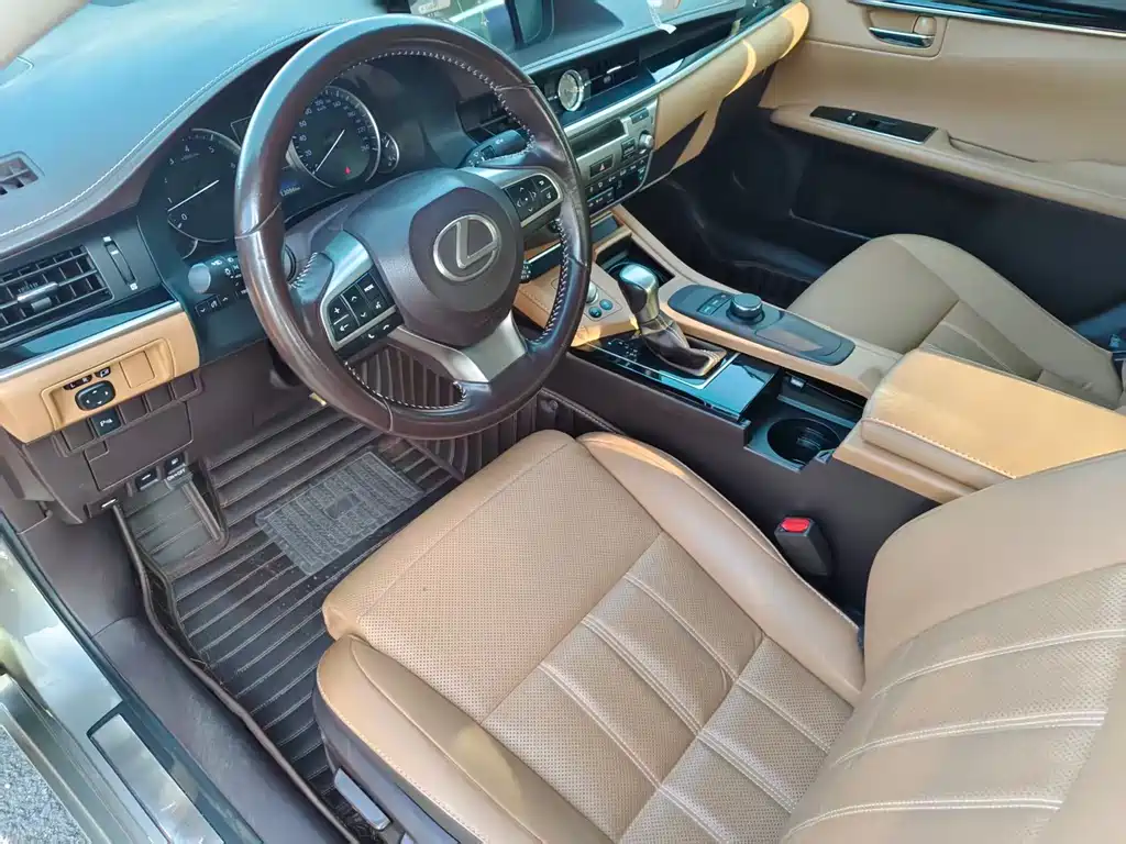 Lexus ES 2016 — фото 10