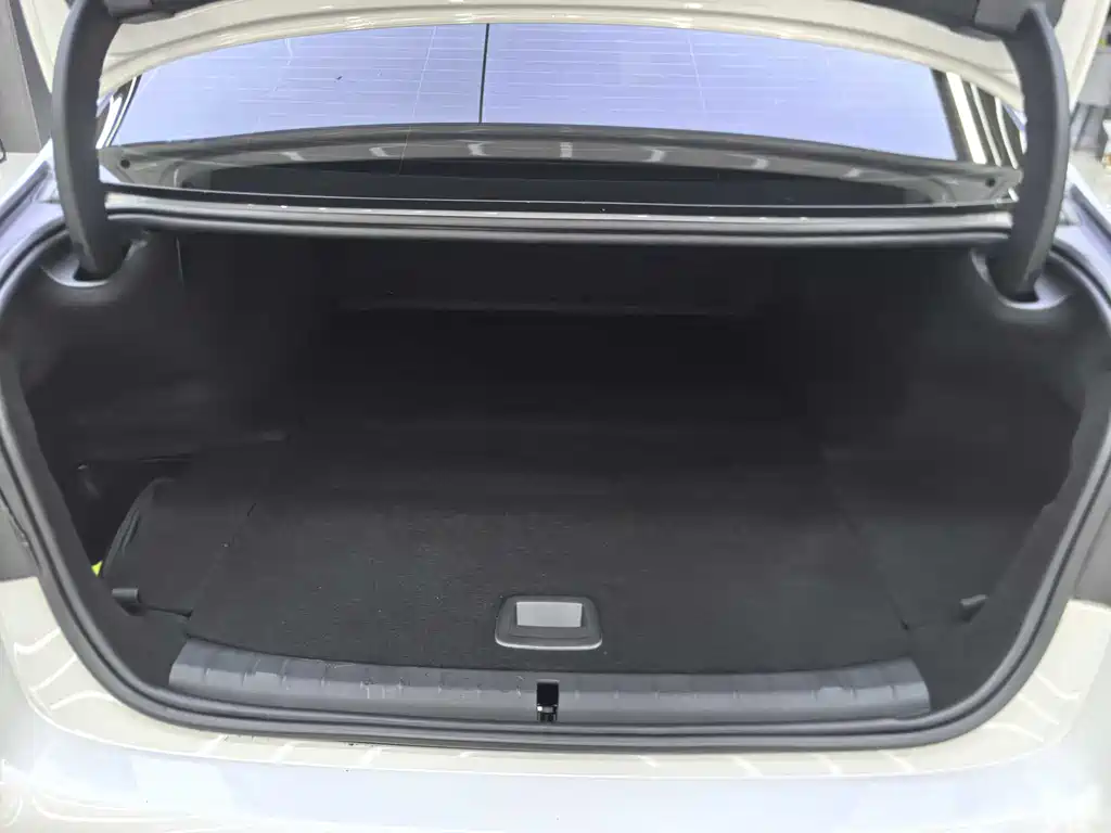 BMW 5 Series New Energy 2021 — фото 10