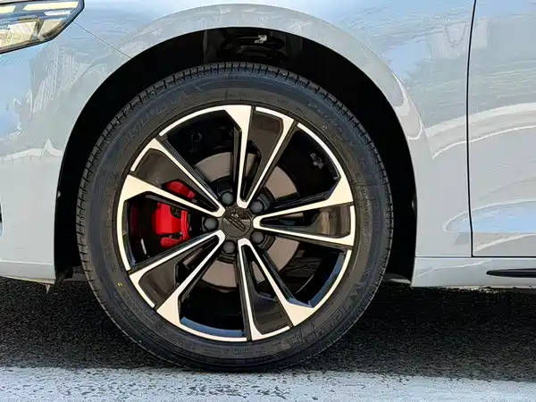Geely Xingrui 2021