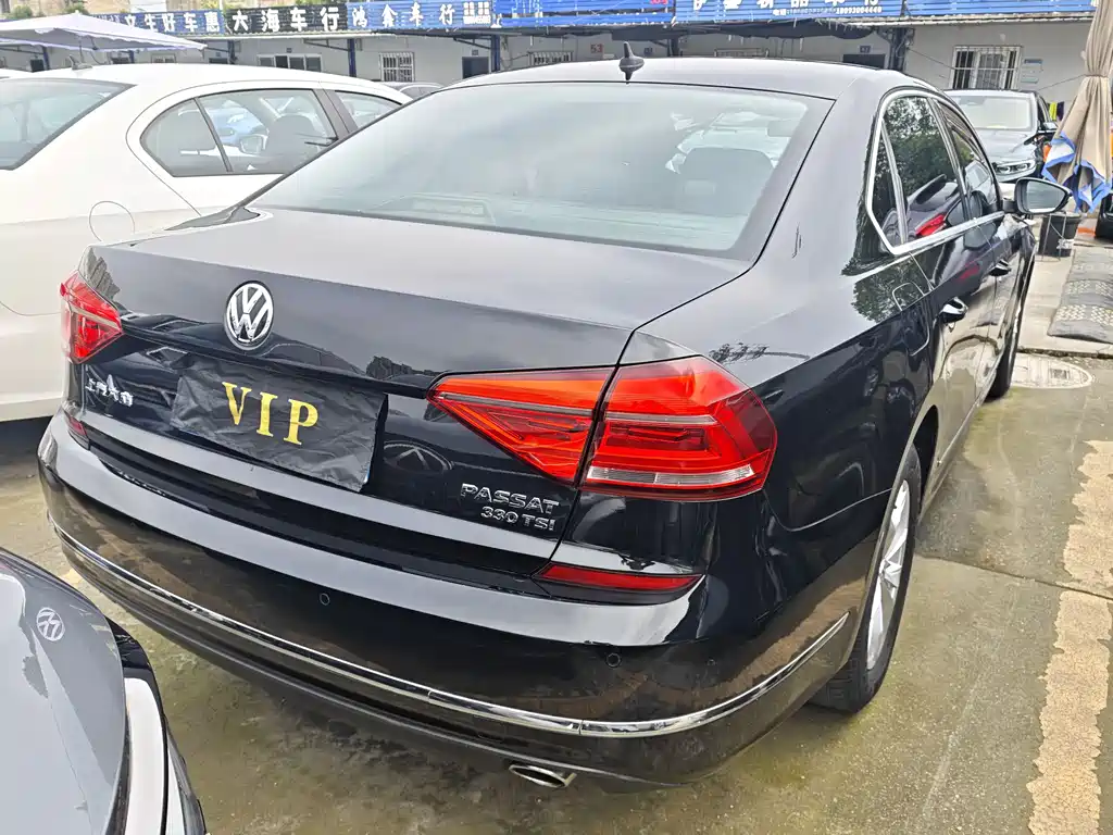 Volkswagen Passat 2017 — фото 19