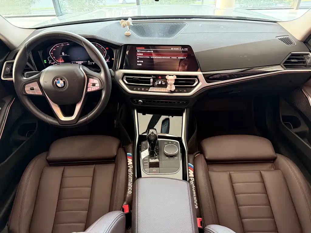 BMW 3 Series 2019 — фото 14