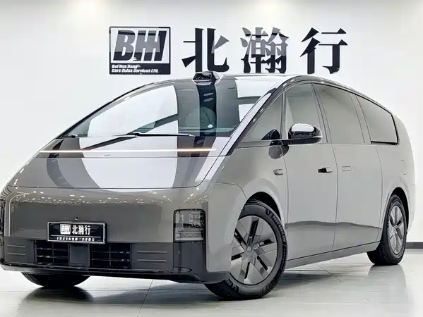 Li Auto MEGA 2025