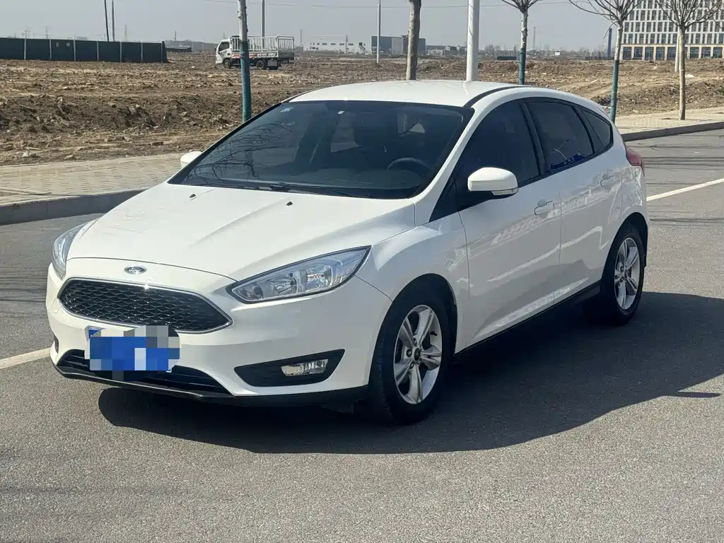 Ford Focus 2017 — фото 1