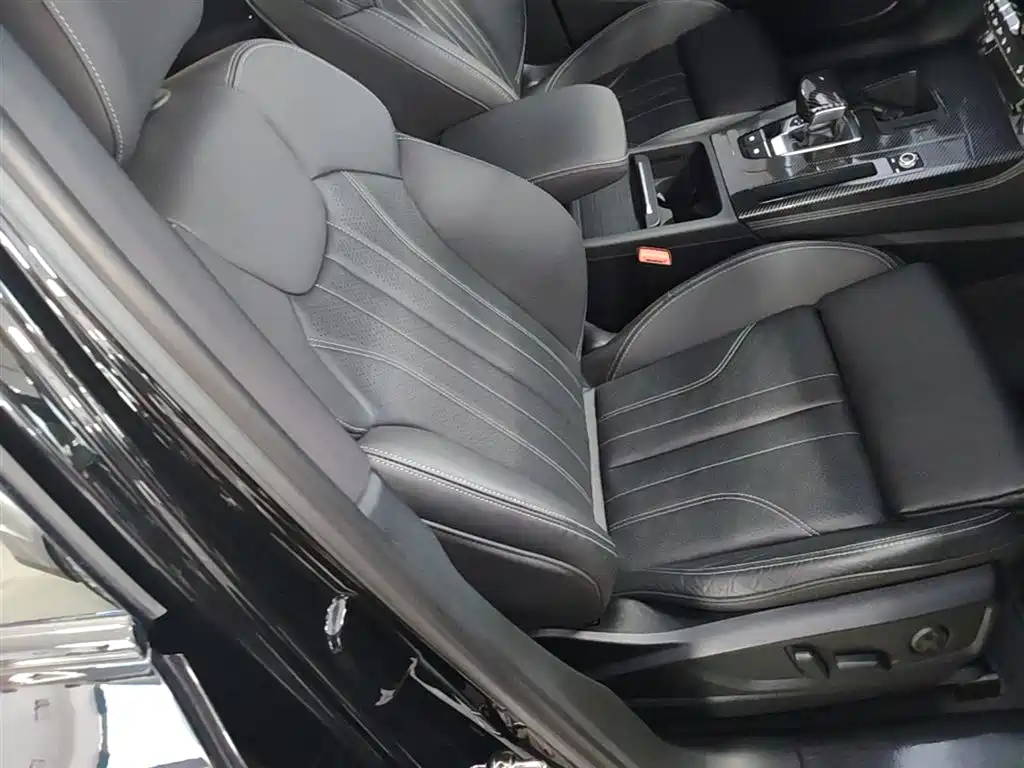 Audi Q5L Sportback 2023 — фото 25