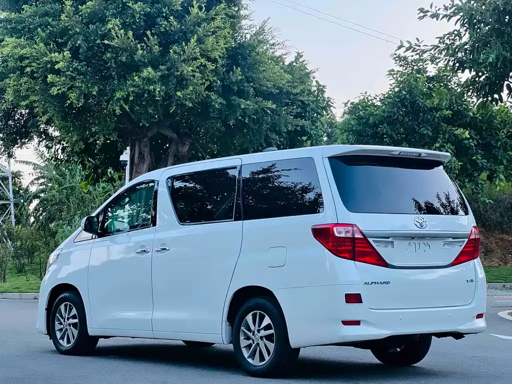 Toyota Alphard 2012 — фото 11